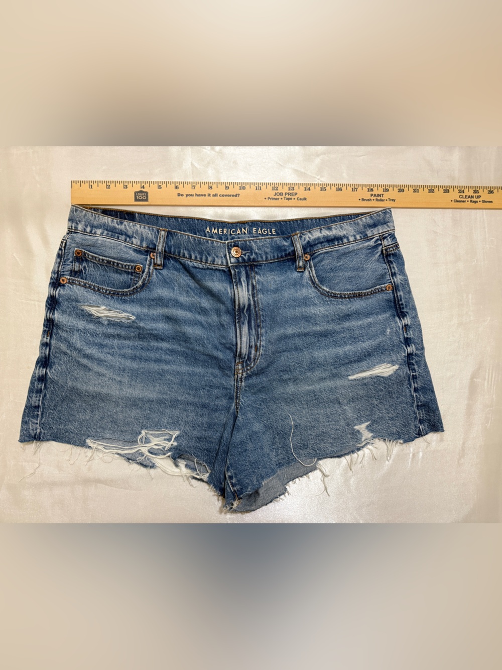 American Eagle Outfitters ‘90s boyfriend shorts